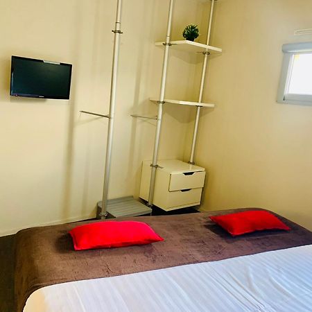 Standing Hotel Suites By Actisource Roissy-en-France Eksteriør billede