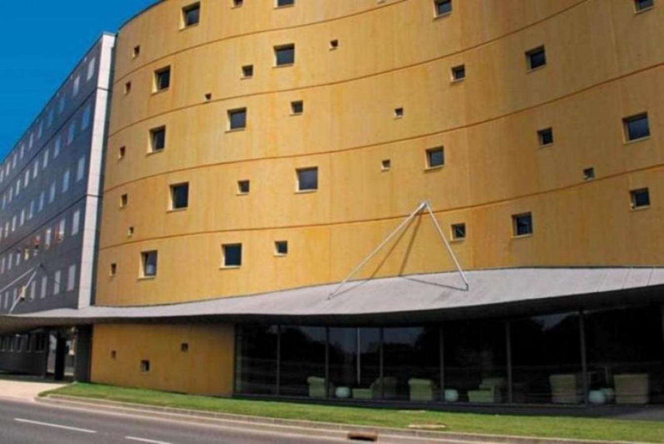 Standing Hotel Suites By Actisource Roissy-en-France Eksteriør billede