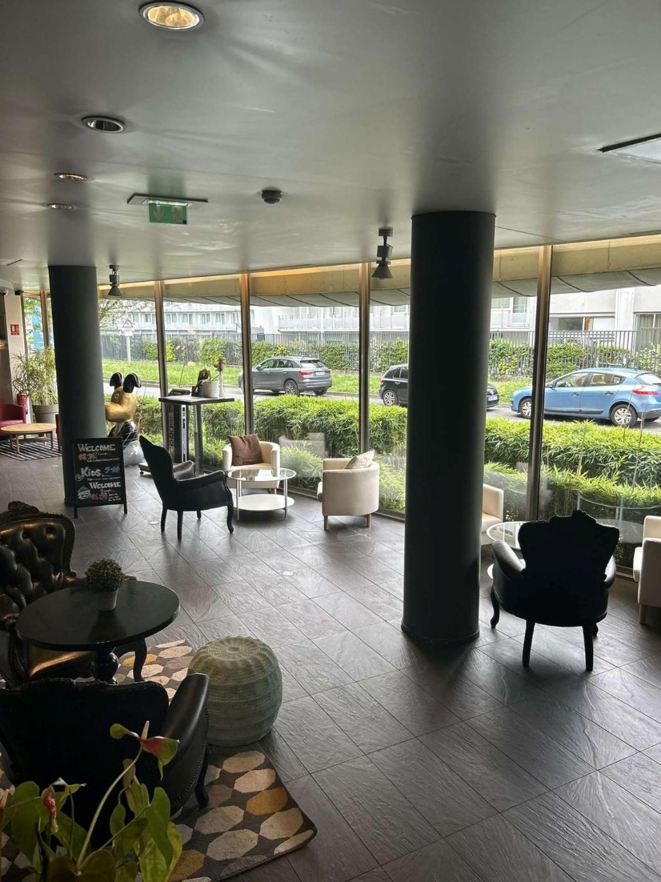 Standing Hotel Suites By Actisource Roissy-en-France Eksteriør billede