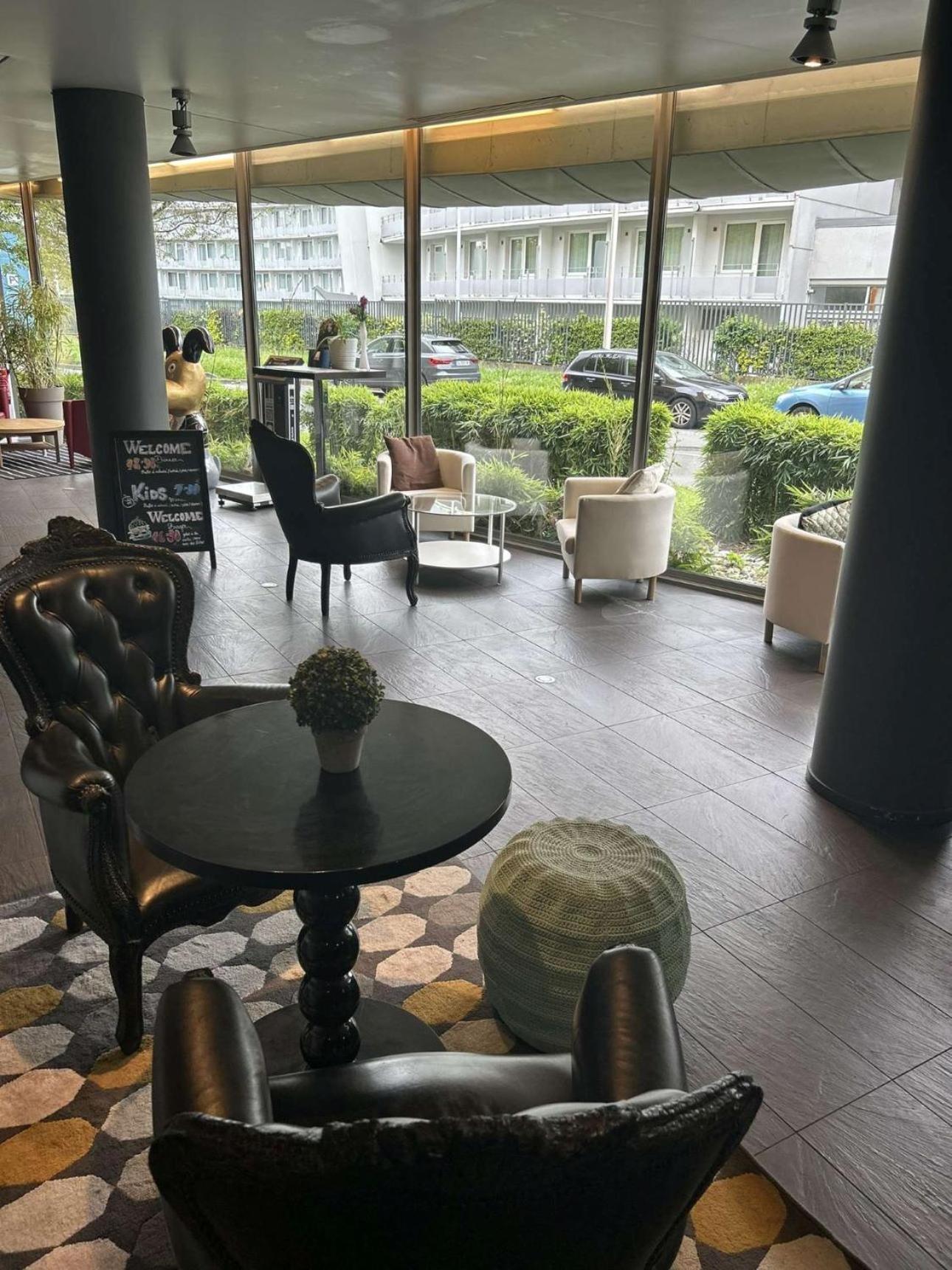 Standing Hotel Suites By Actisource Roissy-en-France Eksteriør billede