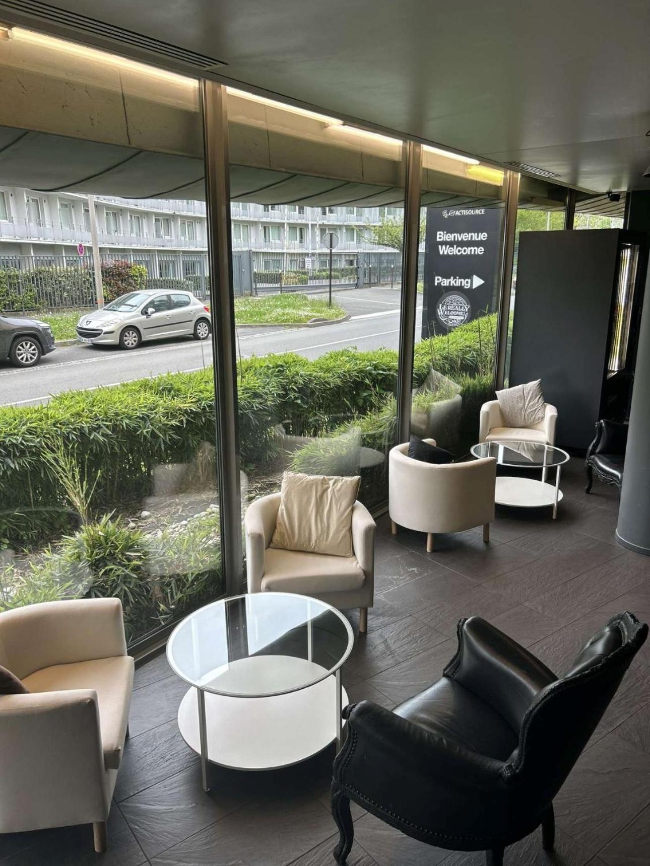 Standing Hotel Suites By Actisource Roissy-en-France Eksteriør billede