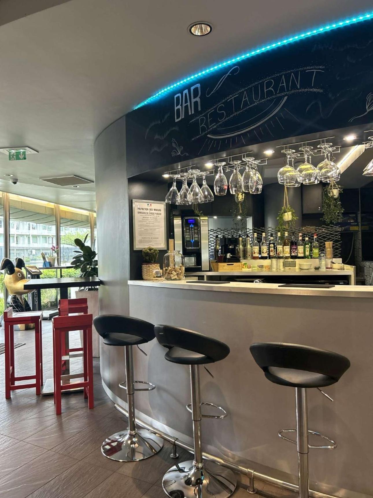 Standing Hotel Suites By Actisource Roissy-en-France Eksteriør billede