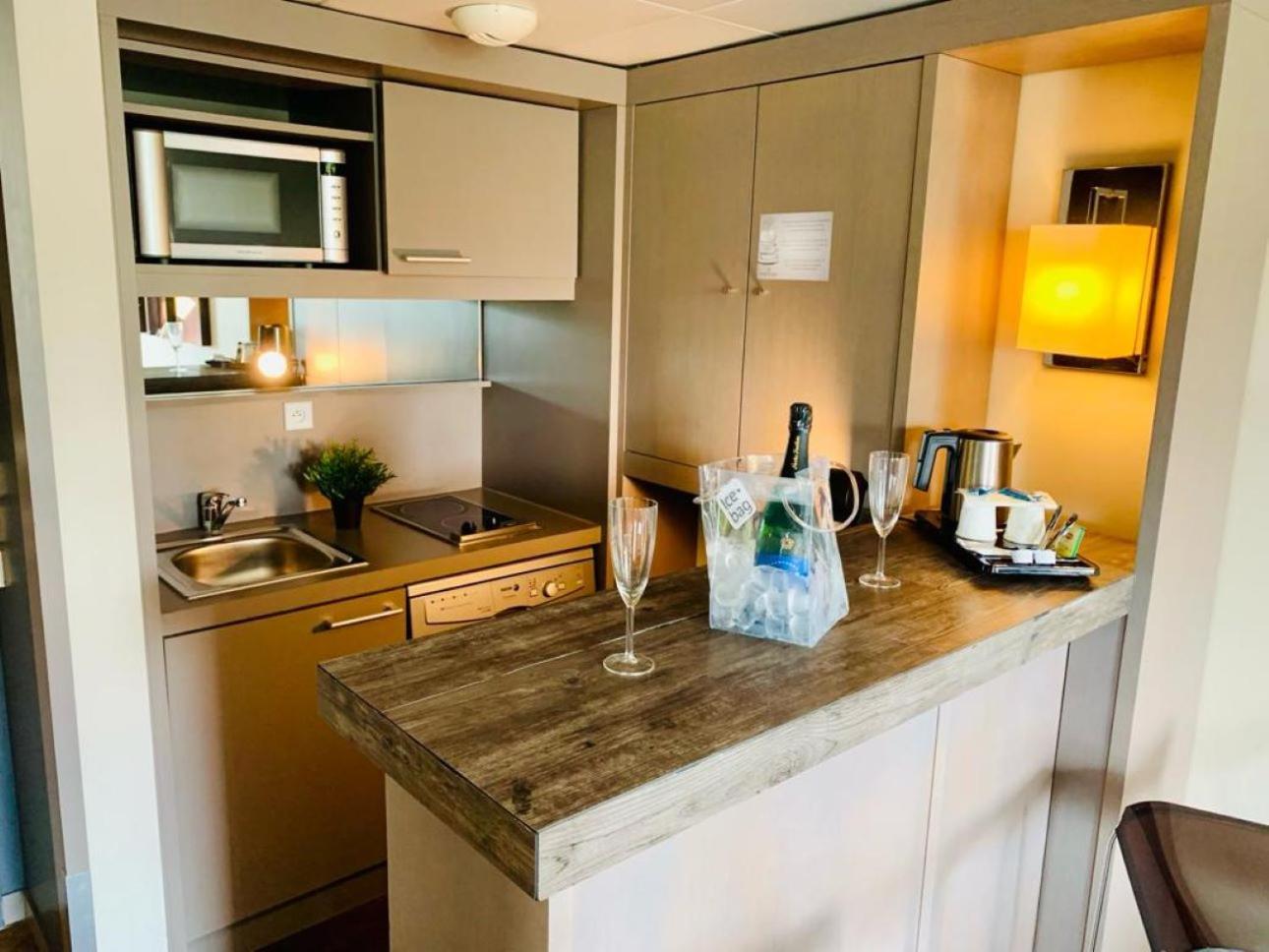 Standing Hotel Suites By Actisource Roissy-en-France Eksteriør billede