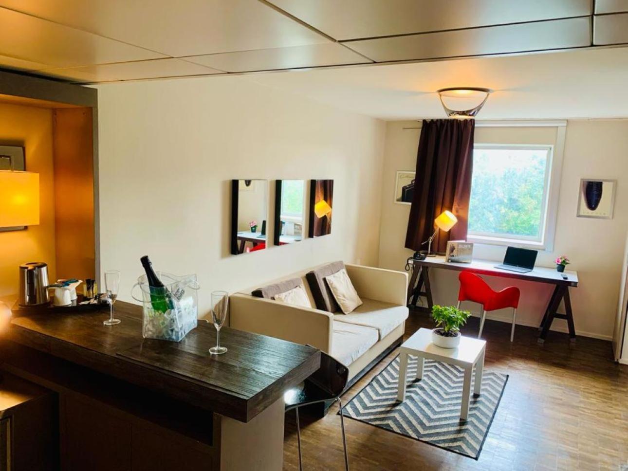 Standing Hotel Suites By Actisource Roissy-en-France Eksteriør billede