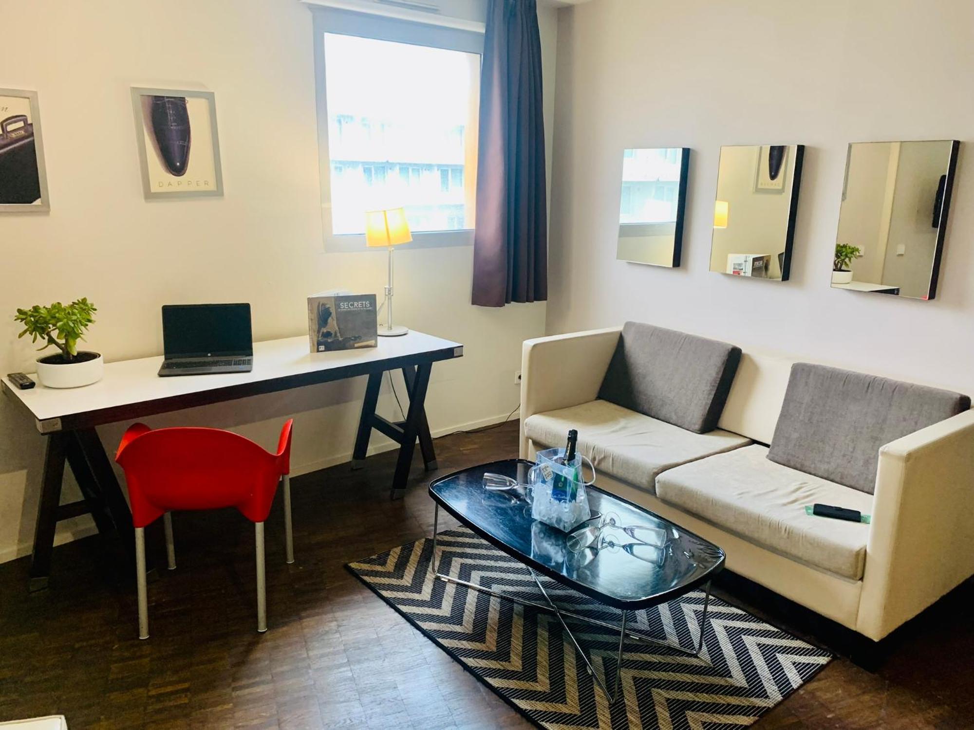 Standing Hotel Suites By Actisource Roissy-en-France Eksteriør billede