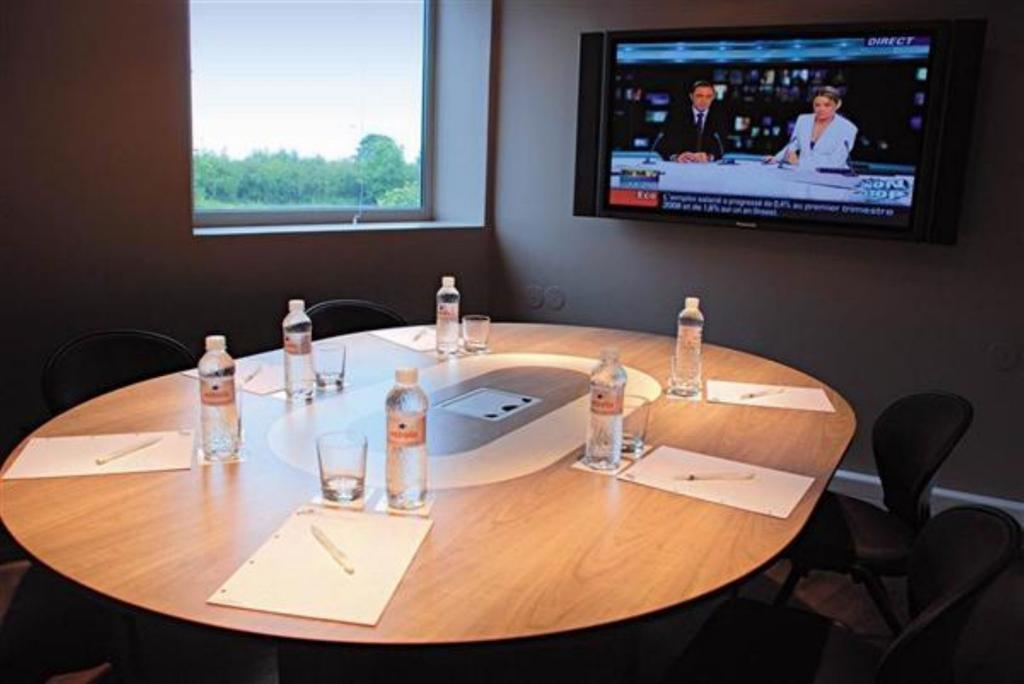 Standing Hotel Suites By Actisource Roissy-en-France Eksteriør billede